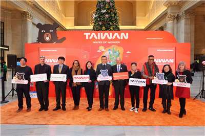 觀光署在芝加哥聯合車站舉行網路社群打卡遊台灣大型宣傳活動，透過網路行銷與現場活動吸引更多北美觀光客赴台旅遊。(FB@TECO.IN.CHI)