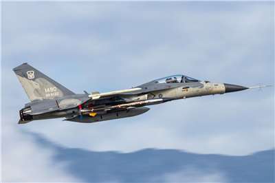 代號「雄鷙專案」的空射型雄三飛彈計畫，於18日執行首次射擊驗證，未來測試若持續符合要求，將會進入軍種作戰測評階段。(圖：「IDF經國號」臉書)