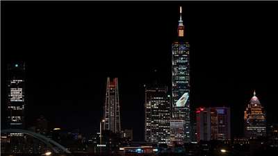 星宇航空24日表示，今年台北101跨年光雕展演中，將以星宇航空機身揭開序幕。(翻攝星宇航空臉書)