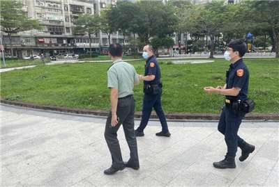 新北市成立校園安全輔導團，跨局處結合警察局檢測評估全市340所學校治安弱點與死角，並要求學校與警方提高聯合巡查頻率。資料照片。(新北教育局提供)