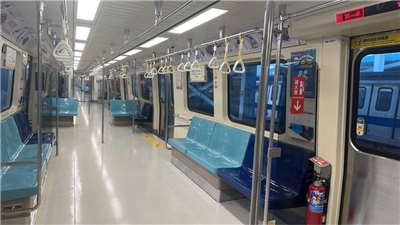 捷運台北車站等處19日發生隨機攻擊事件，台北捷運24日宣布旅客搭乘新規，若無正當理由佩戴防毒面具、頭盔、面罩等裝扮，足以引發危安疑慮且經勸導仍不改善者，將拒絕運送。 (圖：台北捷運)