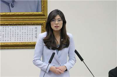 國民黨主席鄭麗文表示，錯誤的兩岸政策才是把台灣推向兵凶戰危、國際高度焦慮的原因。(資料照/趙婉淳 攝)