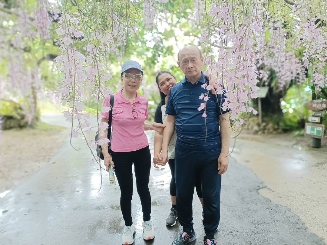 心臟外科權威醫師林芳郁(右)罹患失智症5年，妻林靜芸(左)公開照護經驗，盼幫助更多人。(林靜芸醫師提供)