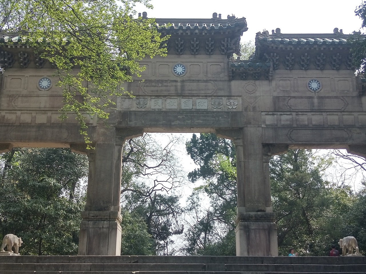 1935年在南京落成的國民革命軍陣亡將士公墓牌坊。(作者提供)