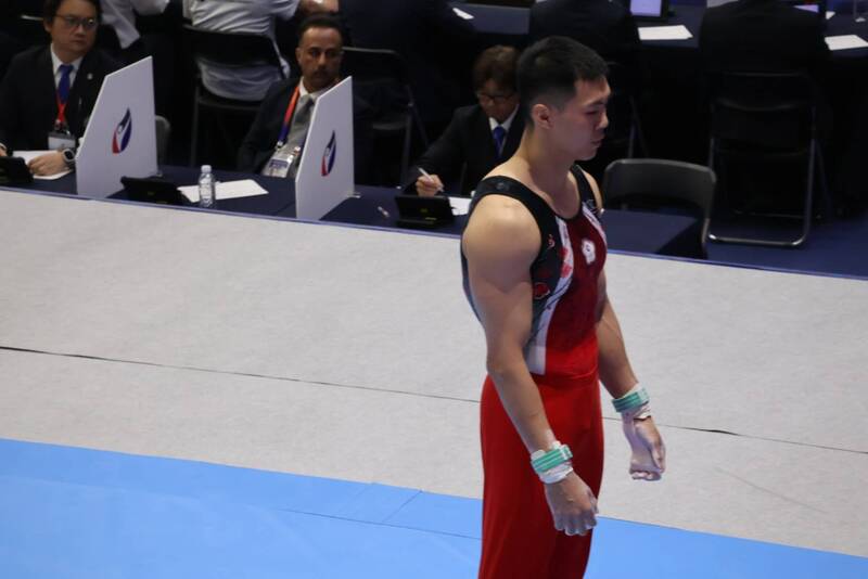 台灣男子競技體操好手唐嘉鴻（前）8日在韓國舉行的2025體操亞洲錦標賽單槓決賽，以高難度動作拿下高分、如願摘金。圖為唐嘉鴻於亞錦賽資格賽出賽畫面。(圖：中央社)