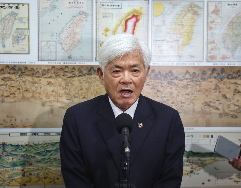 PD
7/26罷免投票？　李進勇：是選項之一但不確定
中選會主委李進勇（圖）12日在立法院表示，預計20
日召開委員會議處理約26件立委罷免案的二階審查，
若當天宣布成案，依法投票時間會落在7月10日到8月
19日間；至於是否為外傳的7月26日投票，他說，是
選項之一，但不確定。
中央社記者王飛華攝  114年6月12日
