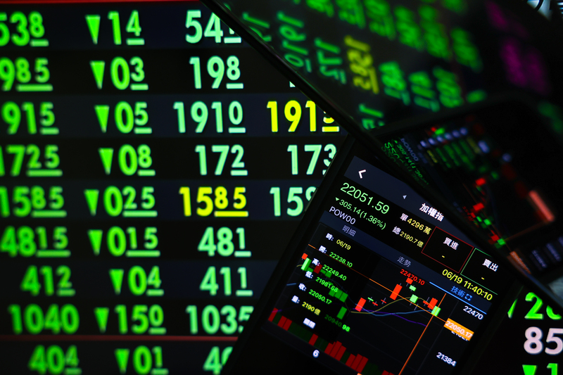 台股19日開低震盪走低，終場下跌353點，收22003點。

