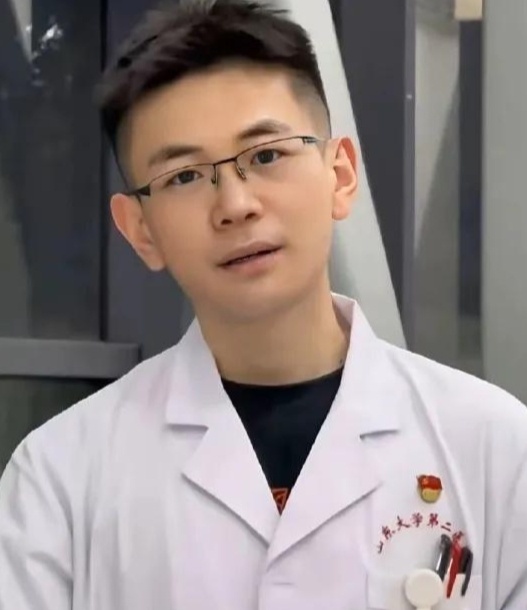 中國實習醫生羅帥宇去年5月離奇墜樓身亡。(圖 : 微博/小野的瓜田)