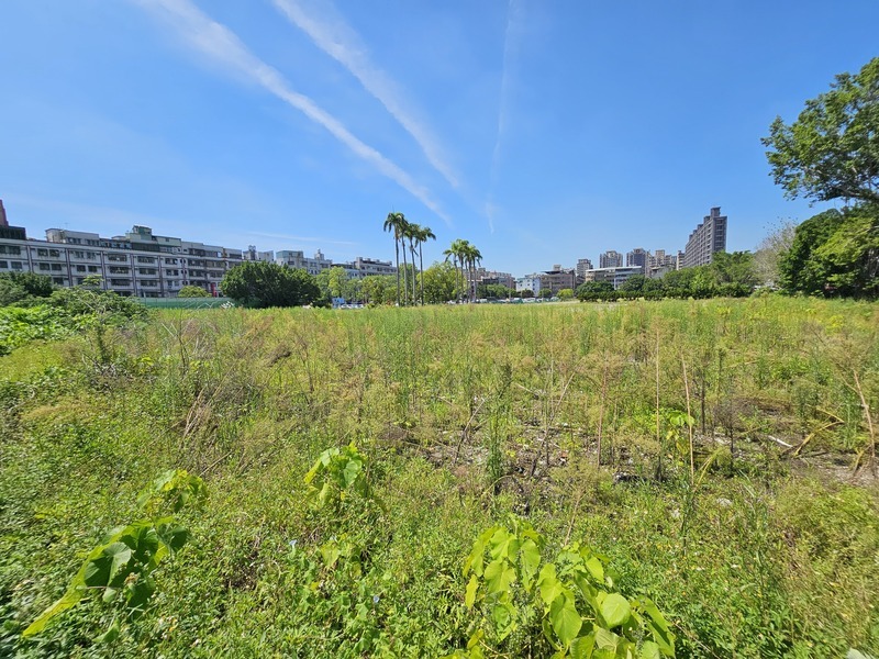 國土管理署11日表示，中央均依程序處理新北市三重「銀新未來城」都市計畫變更案，並未延宕審議時程。圖為空地。(圖：中央社)