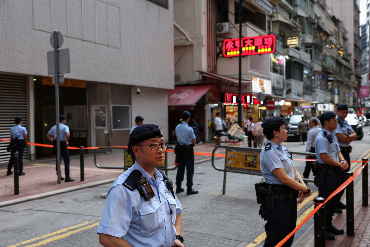 香港警方3日在維多利亞公園周邊進行截停搜查。(路透社/達志影像)