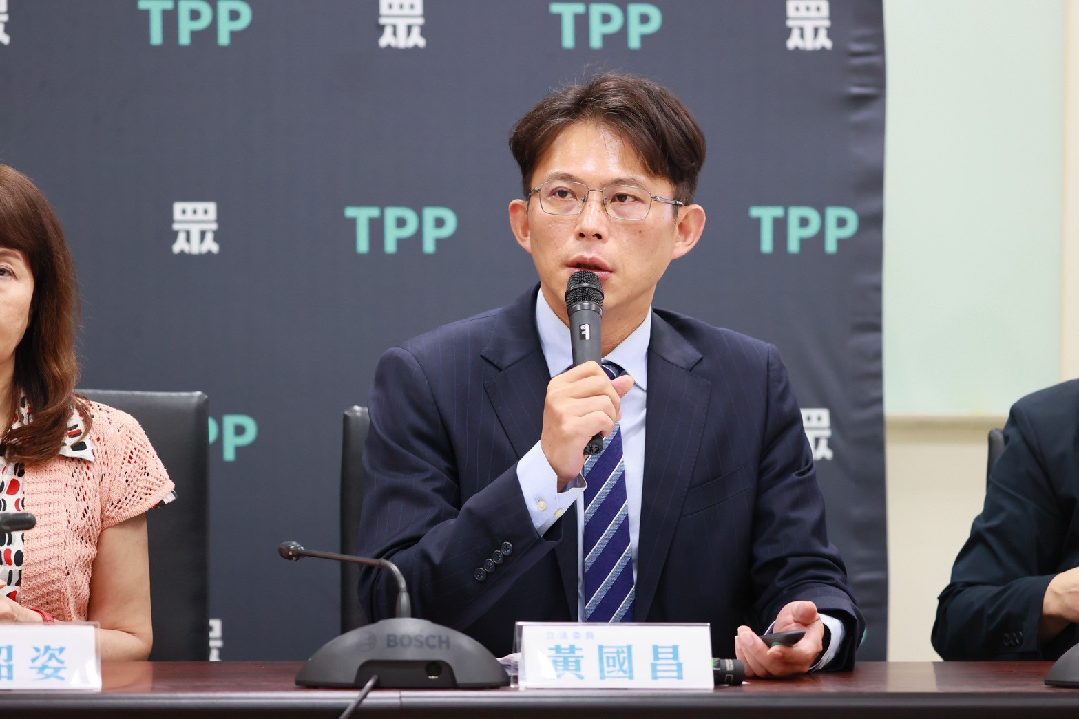 立法院會10日力拚軍人加薪相關修法三讀通過，民眾黨團將自提修正版本。(圖：台灣民眾黨團提供)