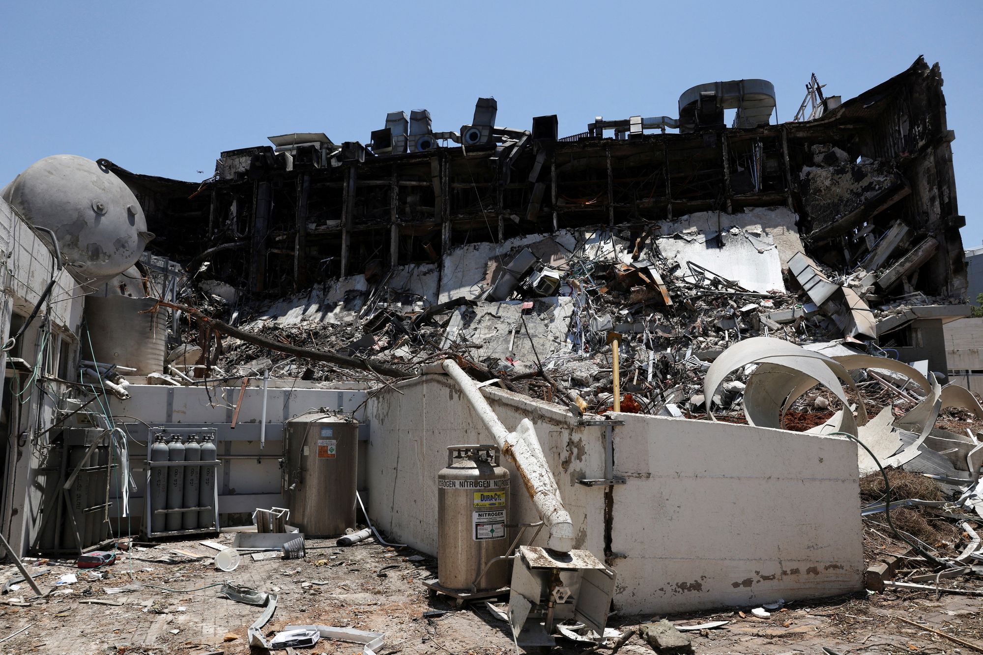 以色列雷荷屋市(Rehovot)，魏茨曼科學研究所的一棟建築遭到伊朗導彈襲擊後受損。 (路透社/達志影像)