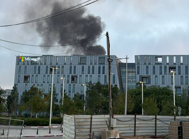 以色列南部攔截伊朗飛彈，微軟辦公室附近失火。 (圖:X@hrsx_tory)