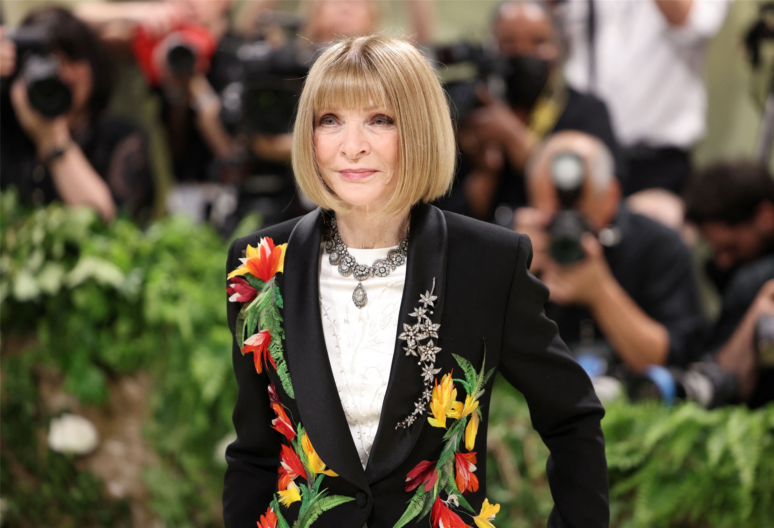 美國「時尚雜誌」(Vogue)總編輯溫圖爾(Anna Wintour)卸任。圖為溫圖爾2024年5月出席紐約大都會藝術博物館慈善晚會 。(路透社/達志影像)