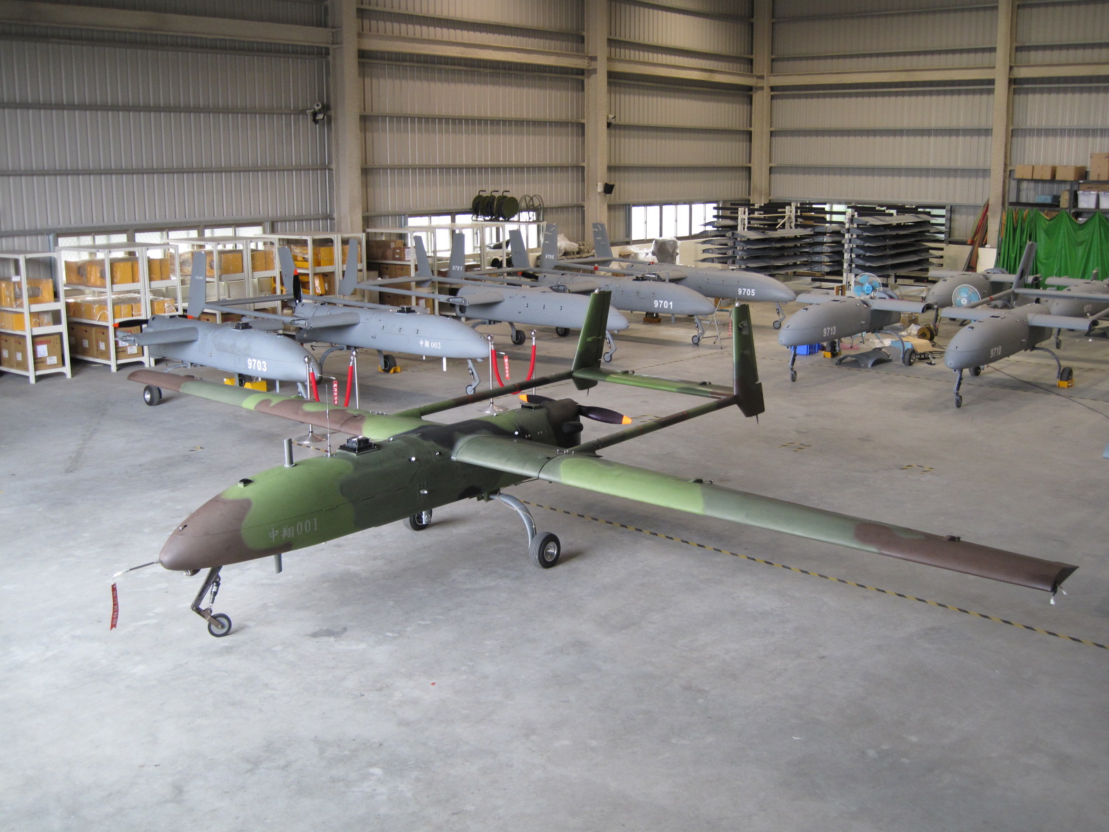 與台灣合作的美國國防科技公司Auterion執行長麥爾建議台灣，師法烏克蘭，打造百萬無人機大軍。圖為中科院的無人機中翔機棚場。(圖取自中科院官網)