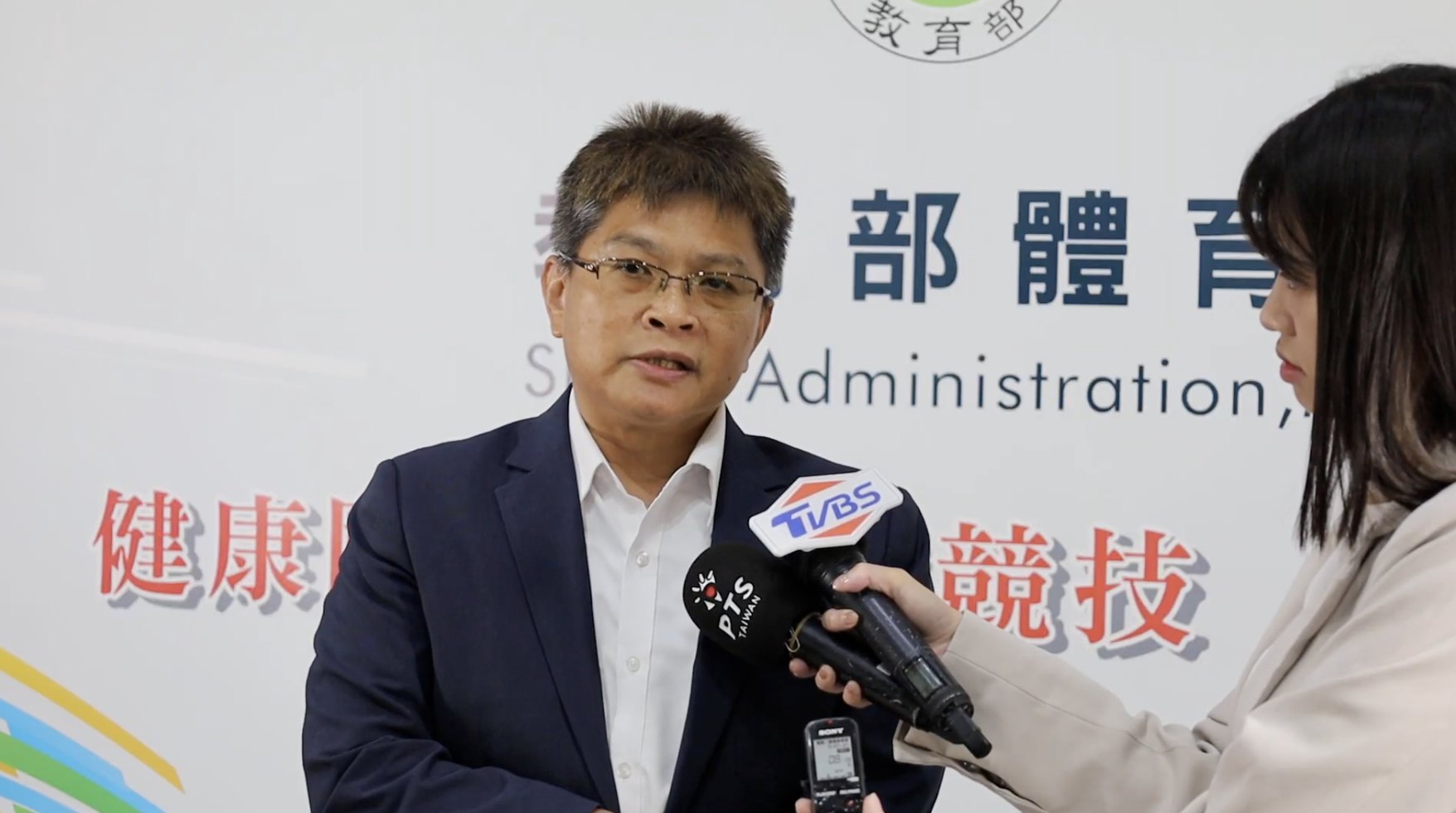 中東情勢緊張，傳出我選手受困巴林， 體育署副署長房瑞文24日回應，目前了解巴林機場已經重新開放，隊職員應可按既定行程返台。(體育署提供)