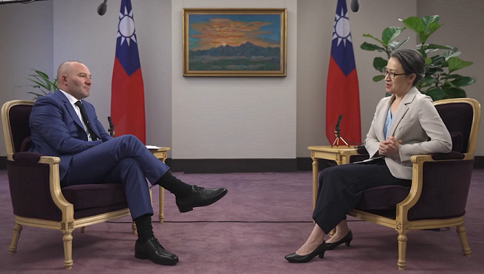 副總統蕭美琴近日接受美國知名Podcast主持人蕭恩萊恩(Shawn Ryan)專訪。(FB@Shawn Ryan Show)