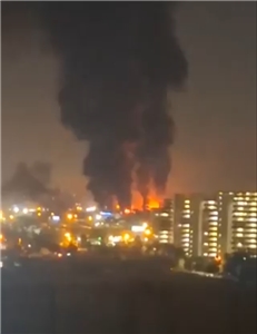 以色列伊朗互轟，據報伊朗首都德黑蘭傳出爆炸聲，麥拉貝德機場起火。(翻攝X平台)