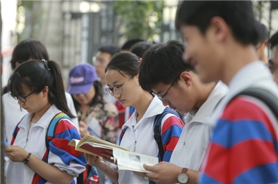 中國每年高考作文題目都受外界關注，一定程度也是中國政治溫度計。（資料照/中新社提供）