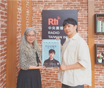 Voice to the World節目主持人介文，專訪有療癒鋼琴詩人之稱的Pianoboy高至豪