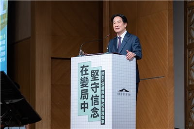 賴清德總統24日出席「『團結國家十講』第二講－桃園市客家青年會『在變局中堅守信念－民主、公義與未來的台灣客家論壇』」。(圖：總統府)