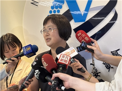 國發會經濟發展處代理處長陳美菊指出，半導體、AI、高效能運算等領域推升我整體出口表現，因此在「經濟表現」指標從第26名大幅進步至第10名，是這次排名往前的關鍵因素。（楊文君攝）