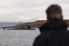 英國12日表示，理解美國總統川普(Donald Trump)政府決定對「澳英美三方安全夥伴關係」(AUKUS)的核潛艦協議進行正式審查。（英國首相府提供）