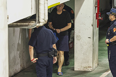 台北地方法院繼續審理京華城等案，3日提訊在押的前台北市長柯文哲（中）出庭。(資料照片/CNA)