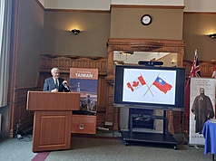 加拿大安省牛津郡議員何德孟（Ernie Hardeman） 來
自加國傳教士馬偕的故鄉，他年年在安省議會發表紀
念馬偕聲明，推動台加關係。
（駐多倫多辦事處提供）
