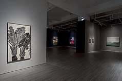 圖前左為台灣參展藝術家楊寓寧新作「旅人蕉群」。(圖：中央社)