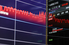 台積電繼上週股價大漲後，9日持續發威，一舉重返千元價位，也帶動台股重返21800點之上。

