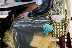 文化部主辦「We TAIWAN台灣文化in大阪．關西世博」將在8月前進日本大阪，首波周邊商品10日為首波線上預購，以吉祥物a-We娃娃及珍奶款徽章最受歡迎。（文總提供）