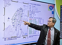 花蓮東部海域11日晚間7時發生規模6.4地震，中央氣象署地震測報中心主任吳健富提醒，預估3天內仍要注意規模5至5.5之間的餘震。(圖：中央社)