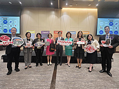 交通部觀光署11日偕同多家業者在加拿大推廣台灣觀
光，邀請加拿大人感受友善、安全、美麗、多元的繽
紛台灣。