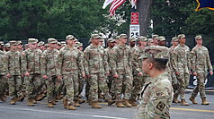 美國華府14日舉辦閱兵儀式，盛大慶祝陸軍建軍250
週年。