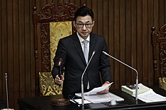 立法院會17日三讀通過國家海洋科技營運中心設置條例。圖為立法院副院長江啟臣敲槌通過。

