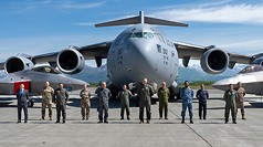美軍經營的軍聞網站DVIDS發出照片，提到台灣派出
軍方高層參與高階觀察員計畫，觀摩正在舉行的「紅
旗阿拉斯加25-2」（Red Flag Alaska 25-2）軍事演習。
（DVIDS提供）