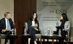 美國達特茅斯學院國際安全學者趙恩雅（中）18日出
席華府智庫戰略暨國際研究中心（CSIS）舉辦的「展
望未來：美國－日本－韓國三邊關係的未來」座談
會。她會後受訪表示，當「台灣有事」，韓國主要的
關切會是對北韓可能產生的外溢效應；韓國總統李在
明似乎也不認為追求戰略清晰對南韓有利。