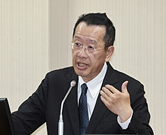 國防部長顧立雄25日出席立法院外交及國防委員會報告與備詢。