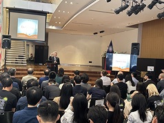 獲選參與台灣新創紐約落地培訓計畫業者在駐紐約辦
事處大廳舉行公開說明活動，駐紐約處長李志強出席
致詞。
