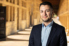 史丹佛大學社會學者阿薩德指出，美國的移民政策深受聯邦政府主導，整體制度仍存在結構性問題，有待進一步改革。（阿薩德提供）