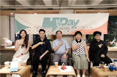 Y’s Day「週三青年日」11日舉辦「語言的未來式與行動者的現在式——打造台語日常的100種行動提案」座談。圖左起：温若喬 林欣安 陳俐甫 許慧如 胡瀚雯。(台灣智庫提供)