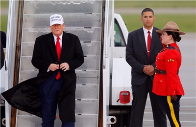 美國總統川普15日抵達加拿大卡加立(Calgary)國際機場，準備參加在當地召開的G7峰會。