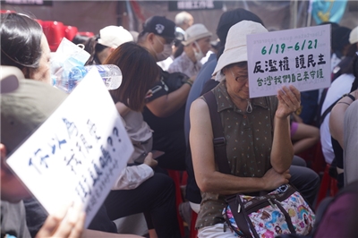 公民力量的崛起不斷重塑台灣的政治生態。圖為2024年反國會擴權的「青鳥行動」資料照。 (圖：中央社)