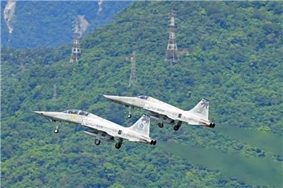空軍RF-5E偵照機及F-5F戰機即將功成身退。圖為F-5F戰機。(圖 : 國防部發言人臉書)