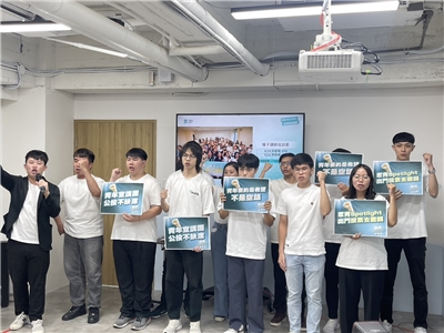 隨著罷免案投票及核三延役公投將接連登場，民眾黨今日(25日)宣布「青年宣講團」正式成軍。(鄭佑漢 攝)