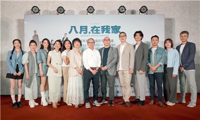 綠光劇團重製《八月，在我家》，重量級演員齊聚。(綠光劇團提供)