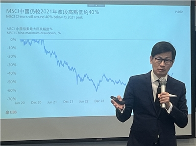 瑞銀南亞太區投資總監鄭汪清指出，川普的目的就是要讓晶片生產回歸美國，因此會和醫療產業一樣，一定會課徵關稅，且稅率一定是從10%起跳，因為低於10%就沒有太大意義。(圖/陳林幸虹 攝)