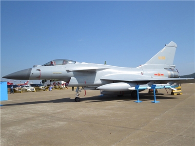 圖為2018年珠海航展時的殲10。 (檔案照)