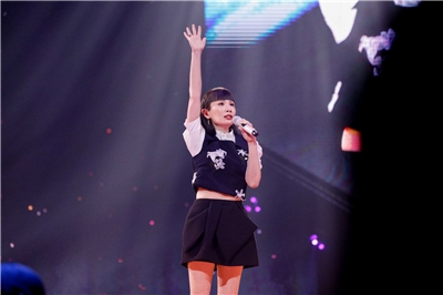 歌手魏如萱在第36屆金曲獎獻唱歌曲緬懷已故的音樂人。(台視提供)